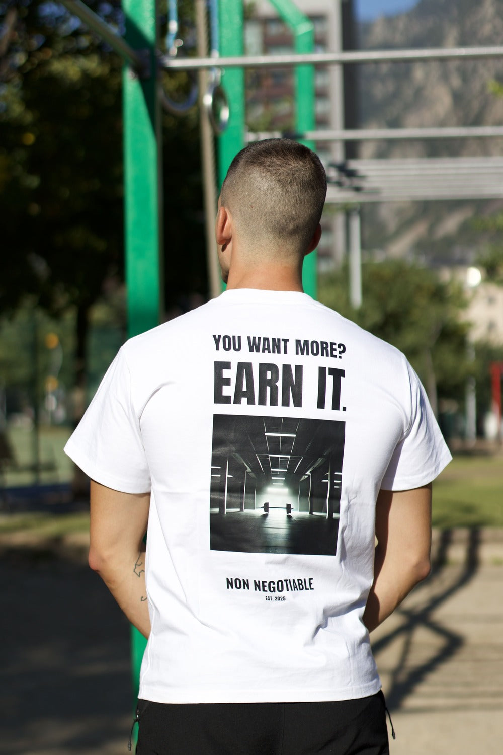 Camiseta "EARN IT"