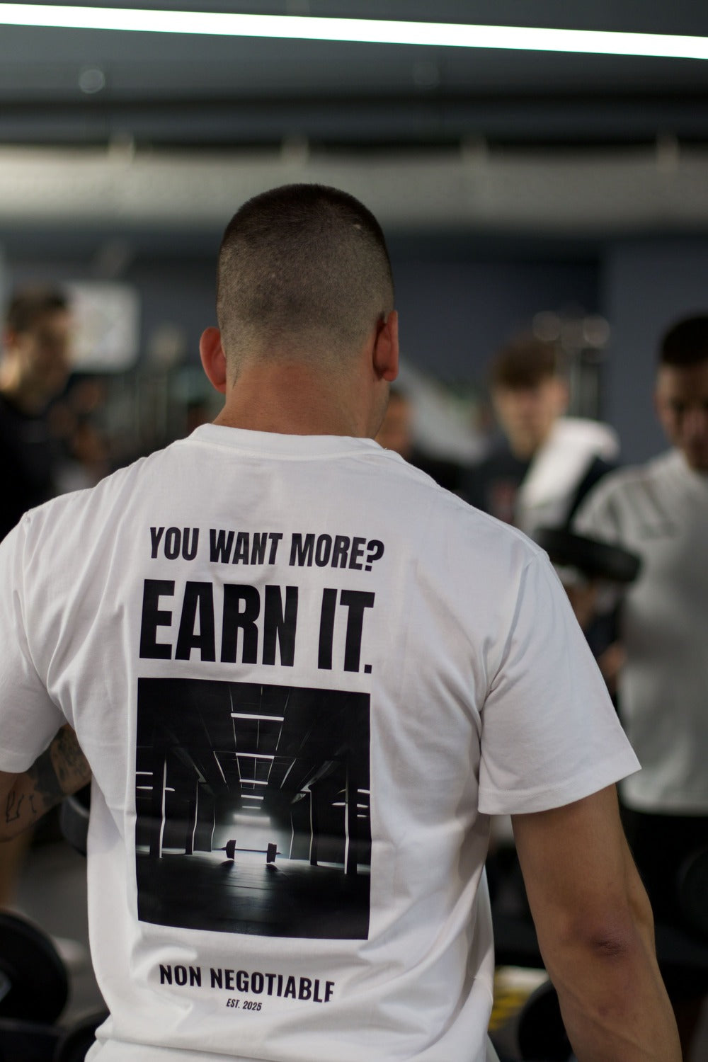 Camiseta "EARN IT"
